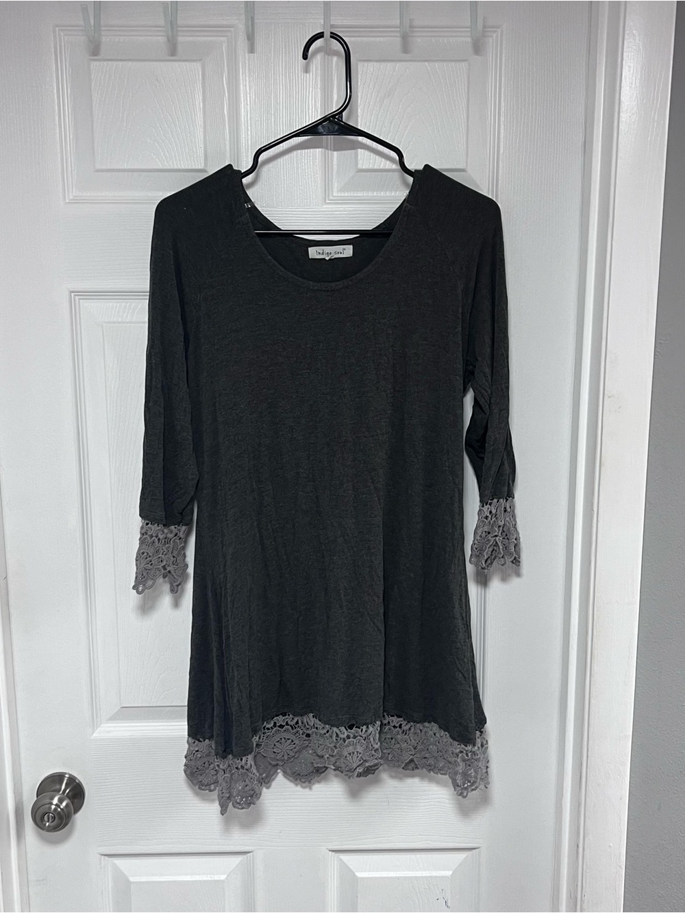 indigo soul Dark Charcoal Tunic with Gray Lace Size M 3/4 length sleeves
